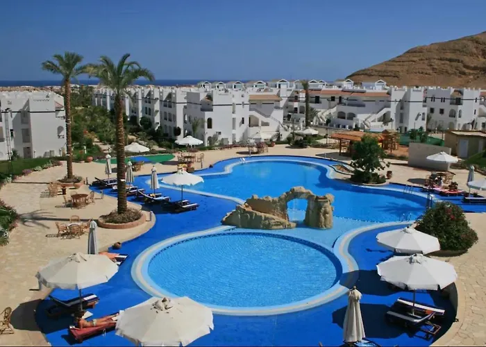 Luxury With Pools, Wifi, Prime Location *
