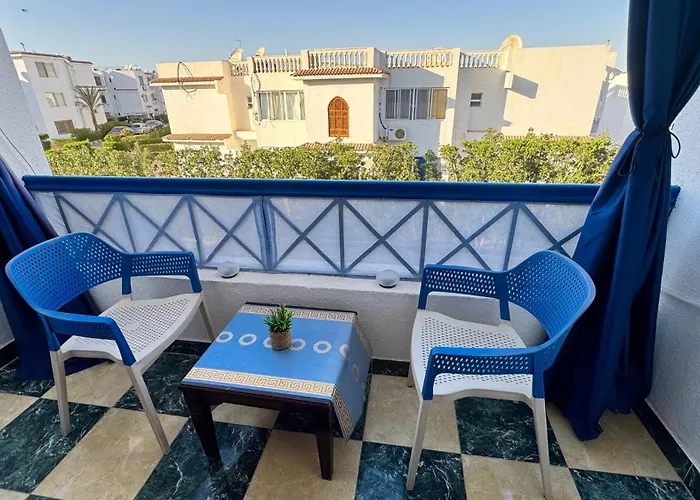 Luxury With Pools, Wifi, Prime Location Apartment